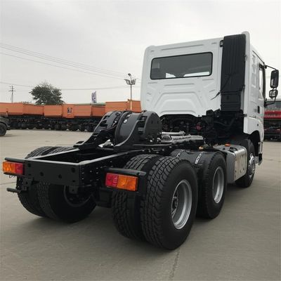 kaufen Zf Steering Shacman Tractor Truck with 10 Tires for Heavy Load Capacity and Smooth Wheel Steering online manufacture