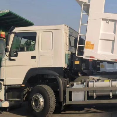 Ein guter Preis. 10 Räder Kapazität 25-30 Tonnen HOWO 6X4 Dump Truck Treibstofftanker 300L 5600X2300X1500 Reifen 7.00r16 6+1 Ersatztein anpassbar Links und rechts Fahren Online