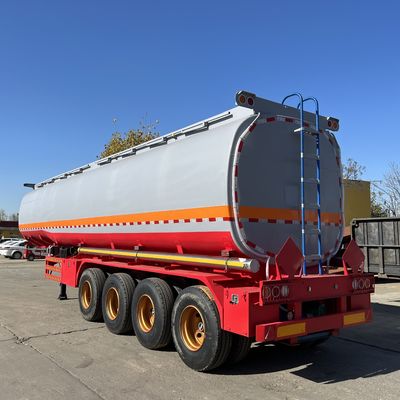 Ein guter Preis. Anpassbarer Warmölbehälter Anhänger mit 50 Tonnen Maximallast Abmessungen 11800*2500*3700mm Mechanische Aufhängung Online